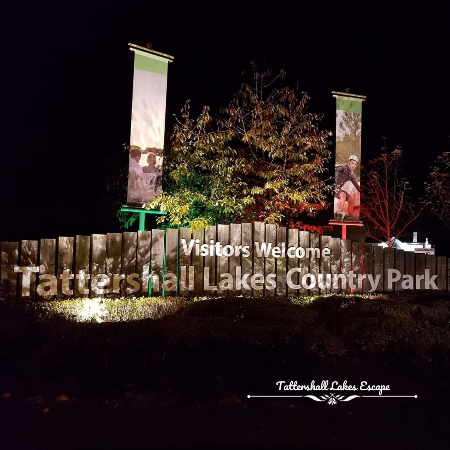 Meridian Tattershall Lakes Escape - Lakeside Lodge Caravan With A Fishing Peg Luxury Hot Tub 外观 照片