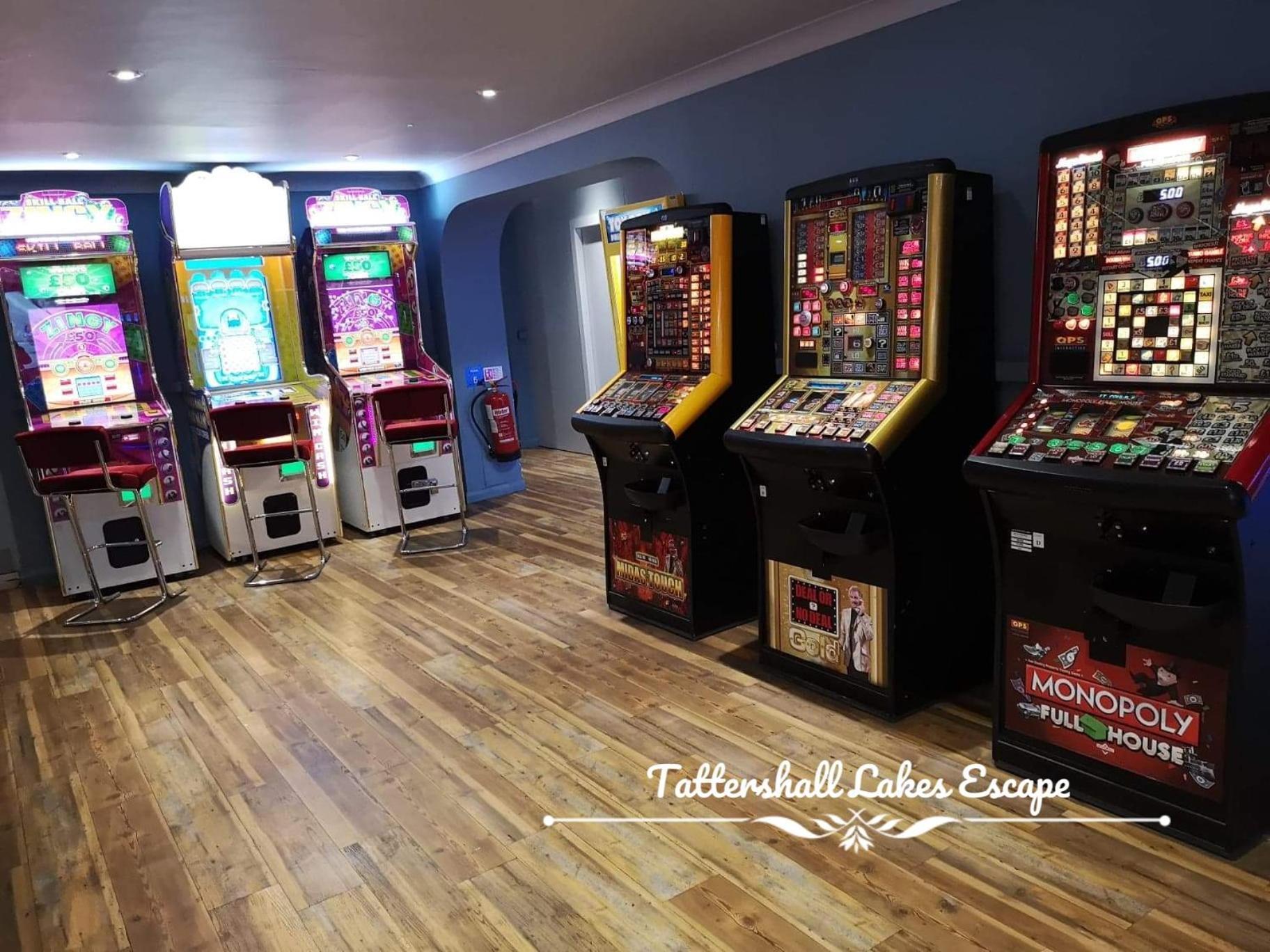 Meridian Tattershall Lakes Escape - Lakeside Lodge Caravan With A Fishing Peg Luxury Hot Tub 外观 照片