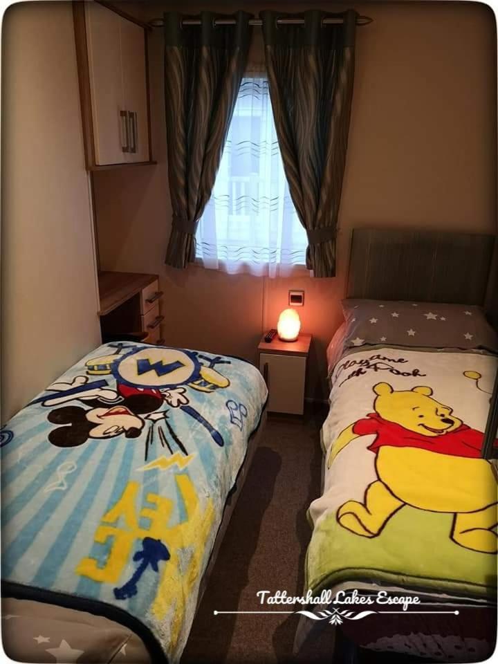 Meridian Tattershall Lakes Escape - Lakeside Lodge Caravan With A Fishing Peg Luxury Hot Tub 外观 照片