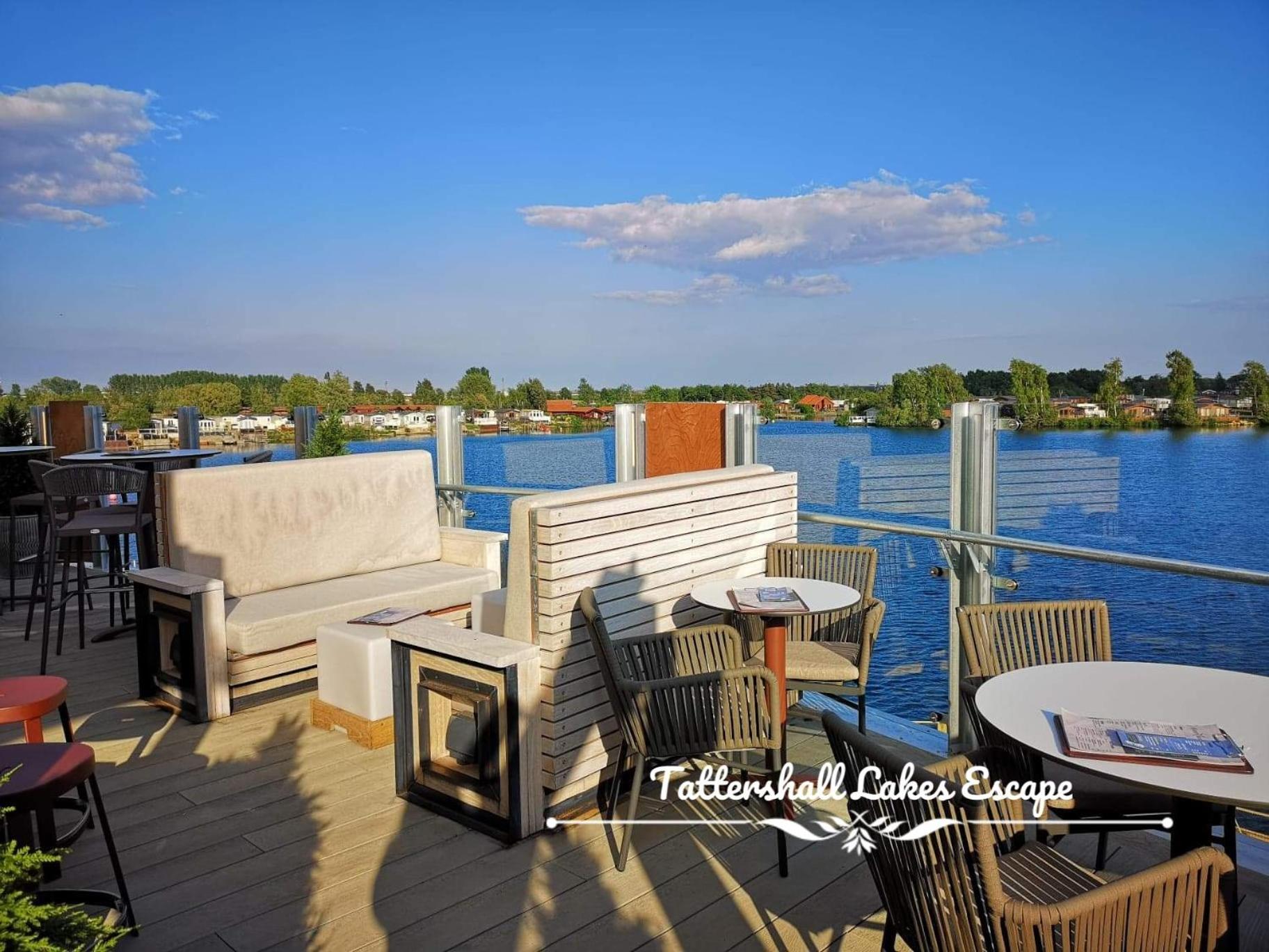 Meridian Tattershall Lakes Escape - Lakeside Lodge Caravan With A Fishing Peg Luxury Hot Tub 外观 照片