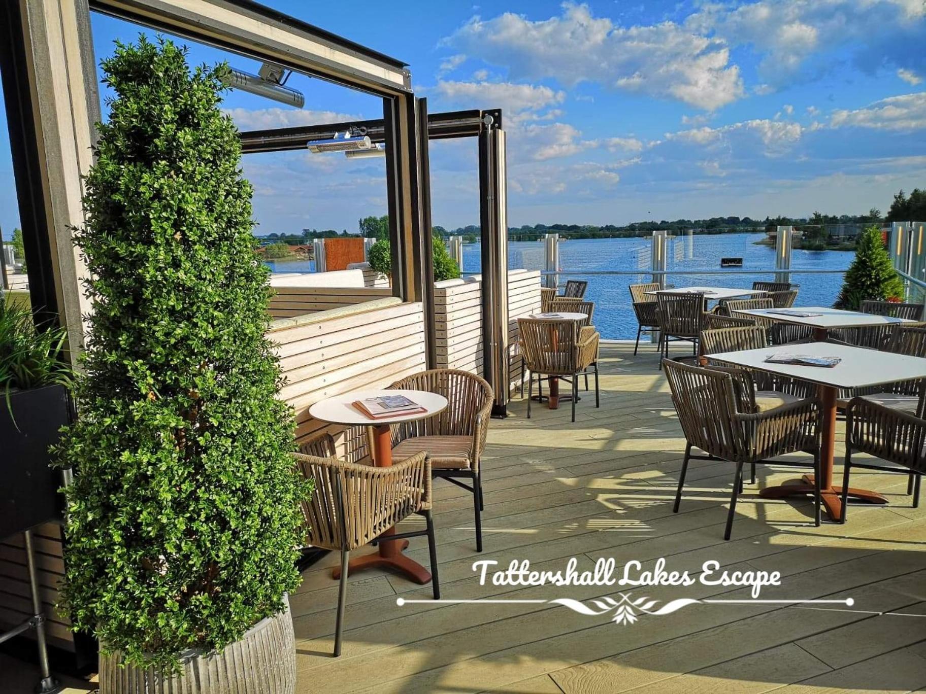 Meridian Tattershall Lakes Escape - Lakeside Lodge Caravan With A Fishing Peg Luxury Hot Tub 外观 照片