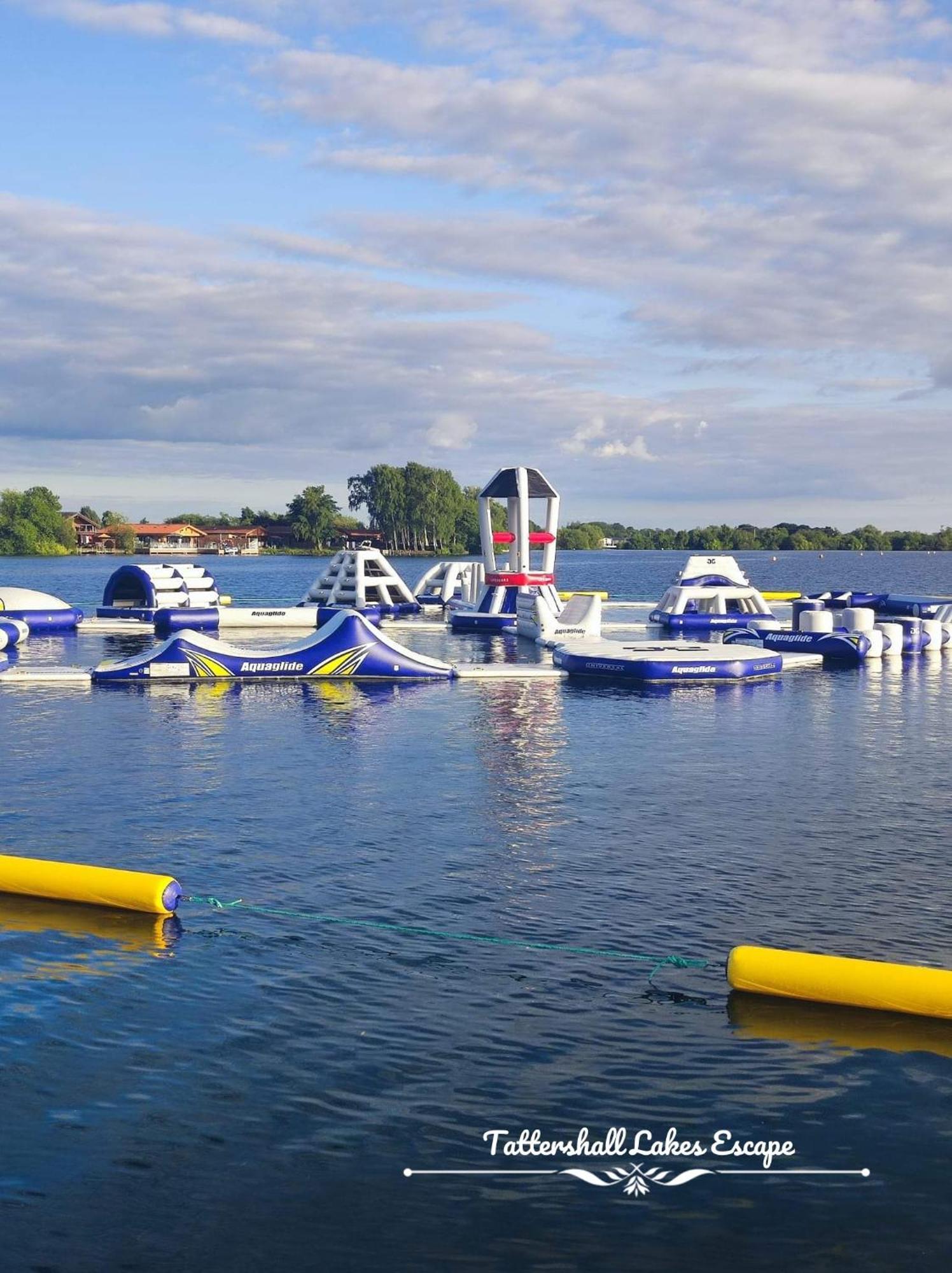 Meridian Tattershall Lakes Escape - Lakeside Lodge Caravan With A Fishing Peg Luxury Hot Tub 外观 照片