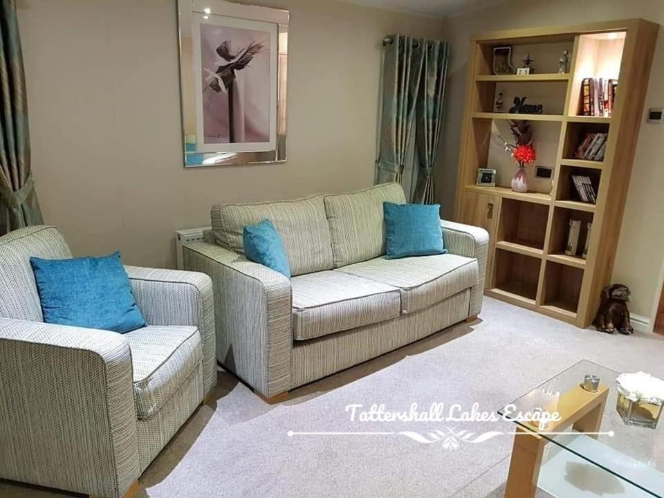 Meridian Tattershall Lakes Escape - Lakeside Lodge Caravan With A Fishing Peg Luxury Hot Tub 外观 照片