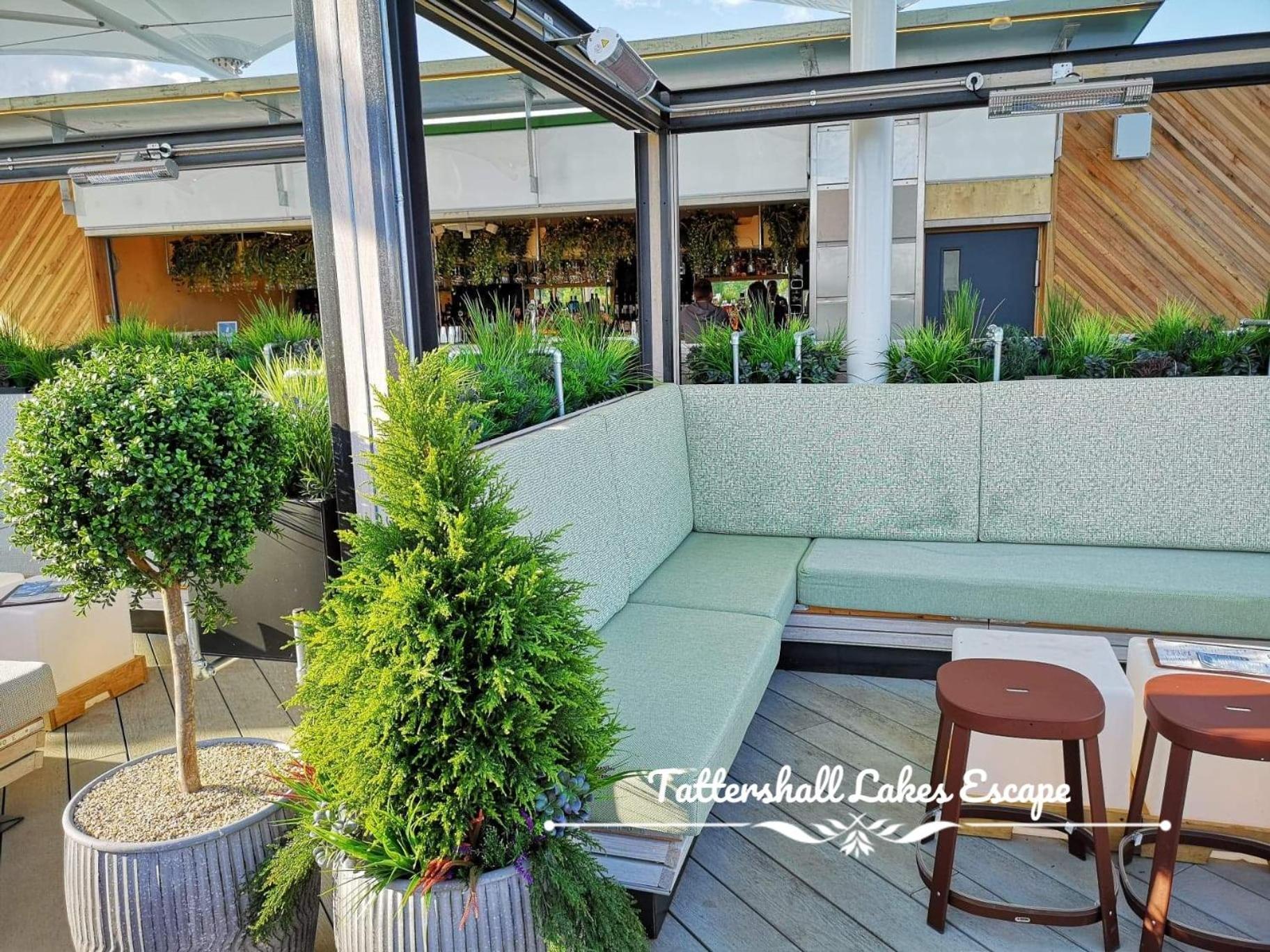 Meridian Tattershall Lakes Escape - Lakeside Lodge Caravan With A Fishing Peg Luxury Hot Tub 外观 照片