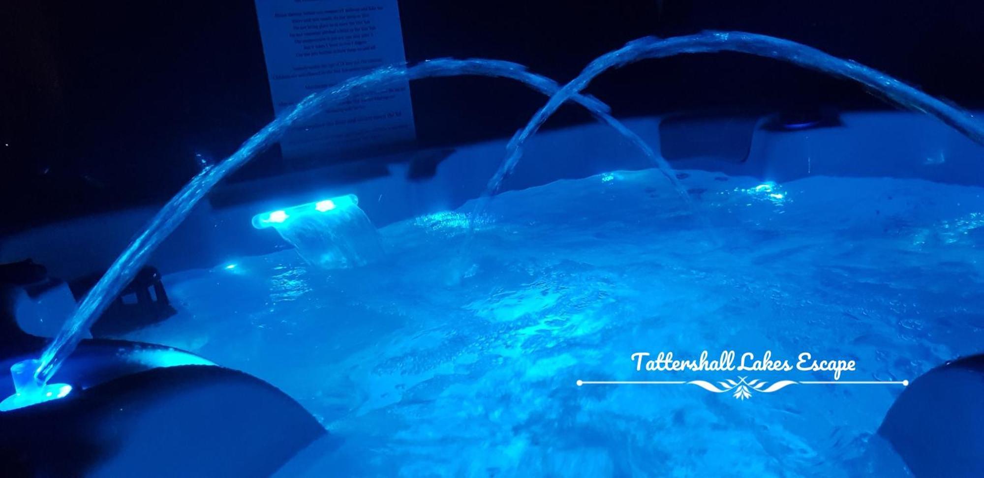 Meridian Tattershall Lakes Escape - Lakeside Lodge Caravan With A Fishing Peg Luxury Hot Tub 外观 照片